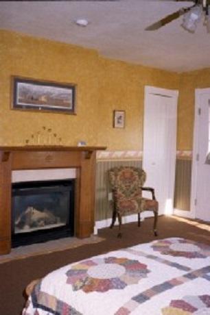 The Feathered Star Bed And Breakfast Carlsville Екстериор снимка